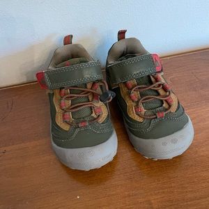 Toddler size 7.5 Hiking Shoes